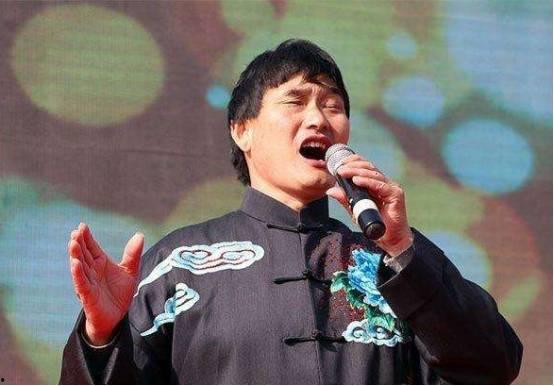 娱乐吃瓜群众朱之文,从农民歌手到娱乐焦点，揭秘他的吃瓜人生